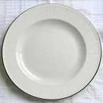 Can Your Choice of Cutlery or Plates Influence Eating Habits?